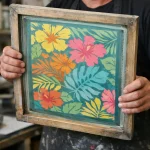 Entreprise de sérigraphie près de chez moi - artisan sérigraphe au travail