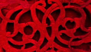 "Motif abstrait rouge original pour flocage vêtements événementiel, lignes tourbillonnantes complexes."